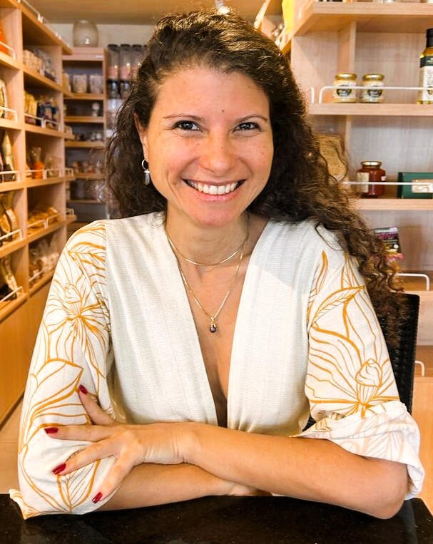 Administração Premium de Locação por Temporada & Experiências de Bem-Estar, Gestão de alugueres de curta duração em França e no Visão geral calorosa representando a recepção personalizada de viajantes em aluguel por temporada, gestão de aluguel por temporada